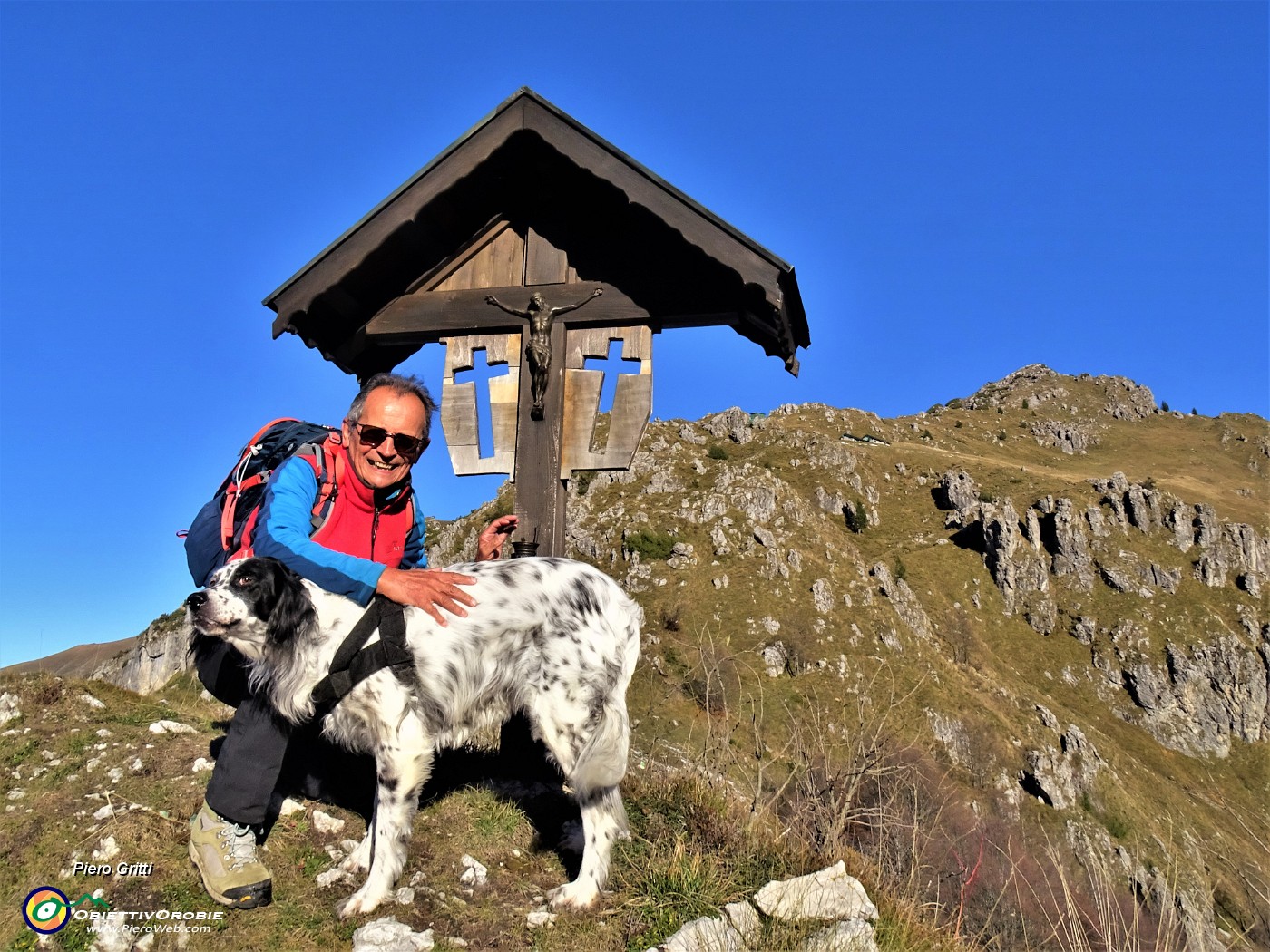 02 Al Crocefisso del Passo di Grialeggio (1690 m) con vista in cima Venturosa .JPG